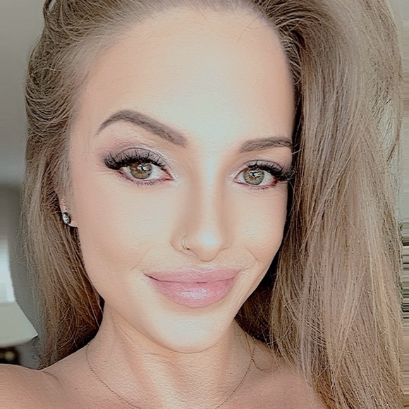 Meet your Posher, kORiANn - Picture 1 of 16